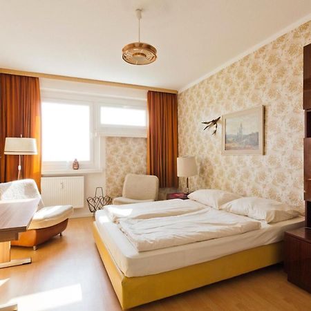 Ostel - Das Ddr Hostel Берлин Экстерьер фото