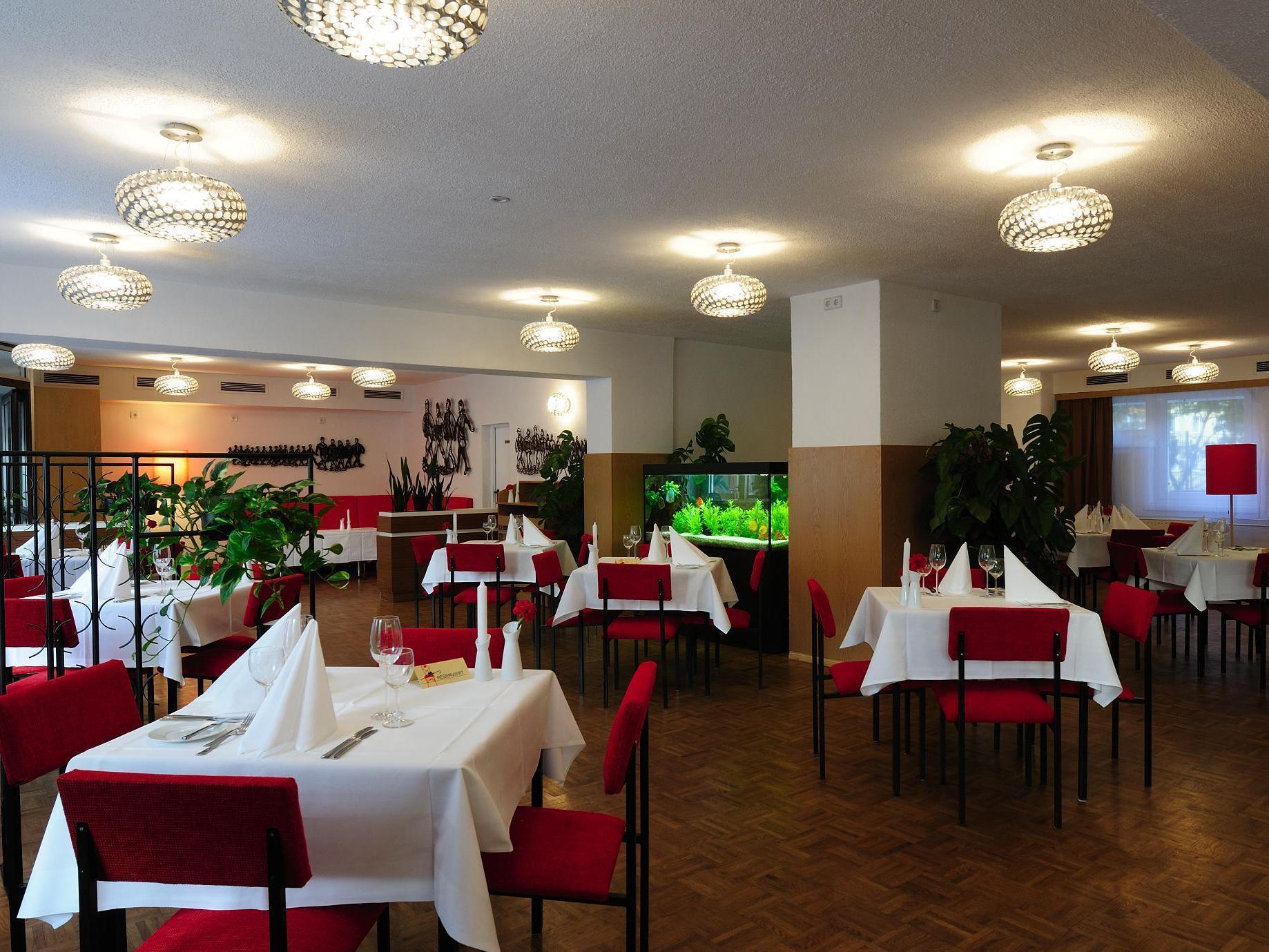 Ostel - Das Ddr Hostel Берлин Экстерьер фото