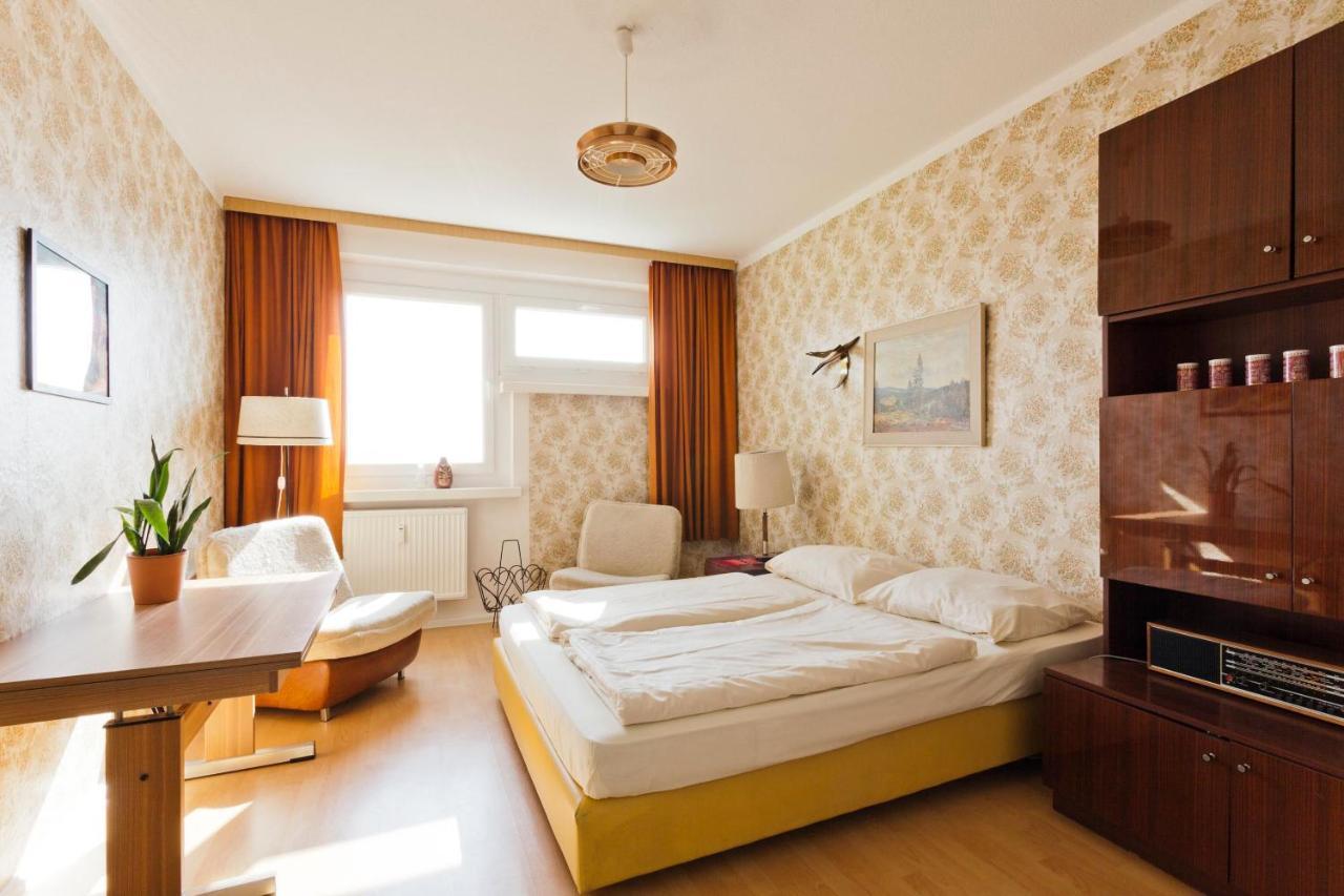 Ostel - Das Ddr Hostel Берлин Экстерьер фото
